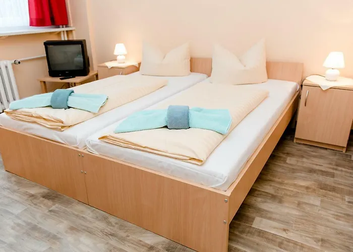 Und Campingstell Und Zeltplatz An Der Talsperre Im Harz