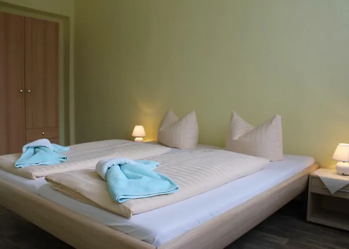 Und Campingstell Und Zeltplatz An Der Talsperre Im Harz *