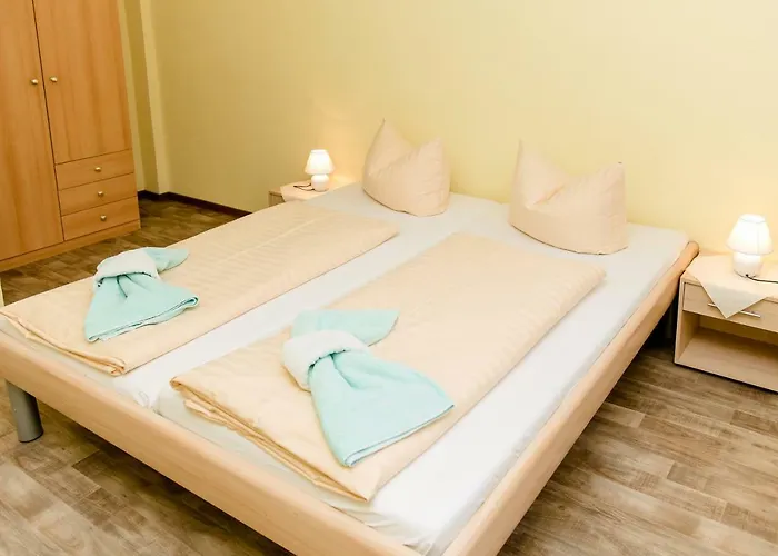 Und Campingstell Und Zeltplatz An Der Talsperre Im Harz